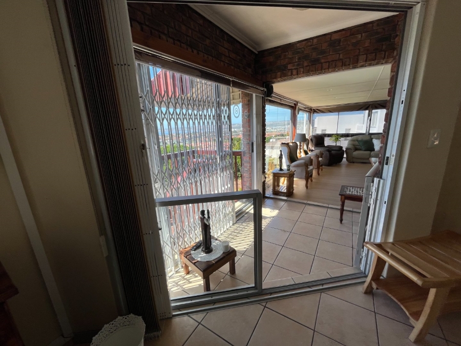 4 Bedroom Property for Sale in Hartenbos Heuwels Western Cape